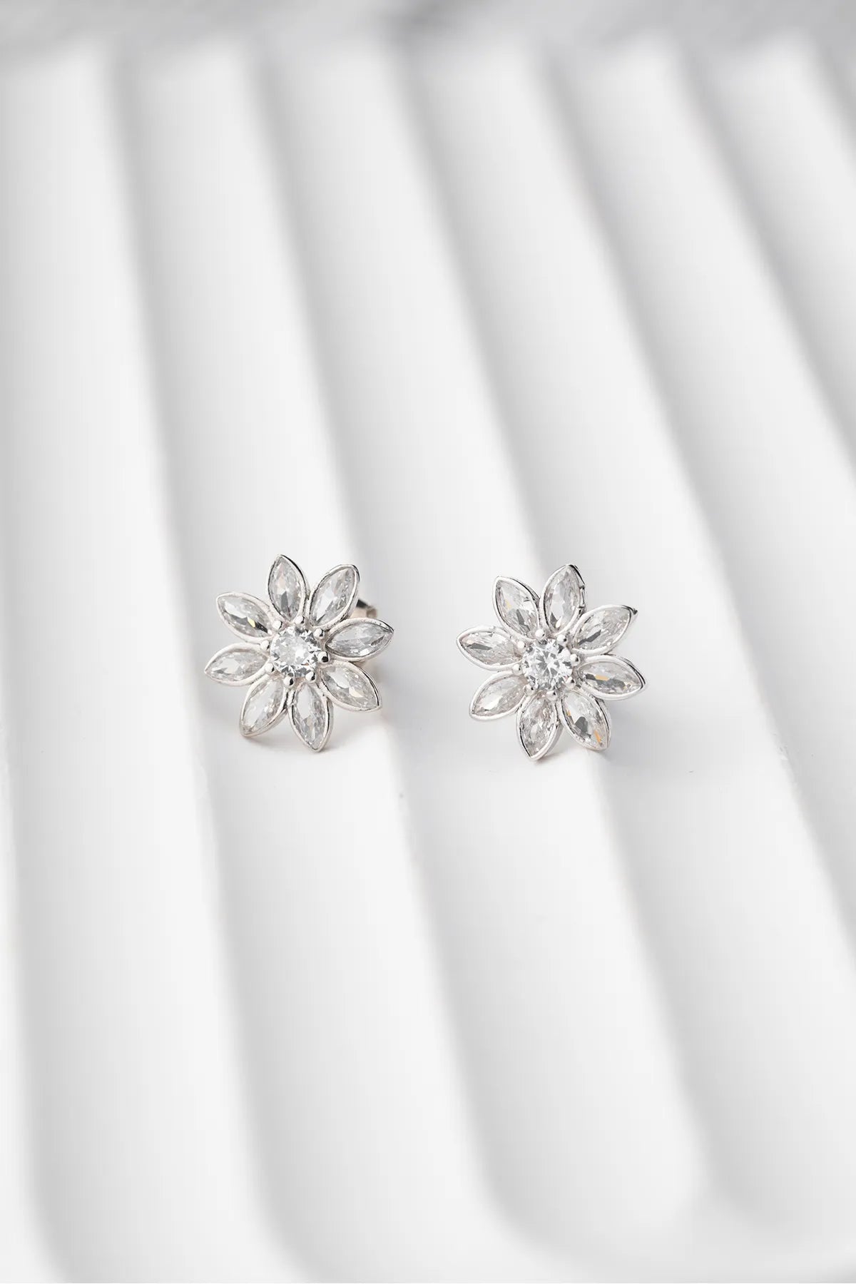 Lotus Shine Earrings - 925 Silver