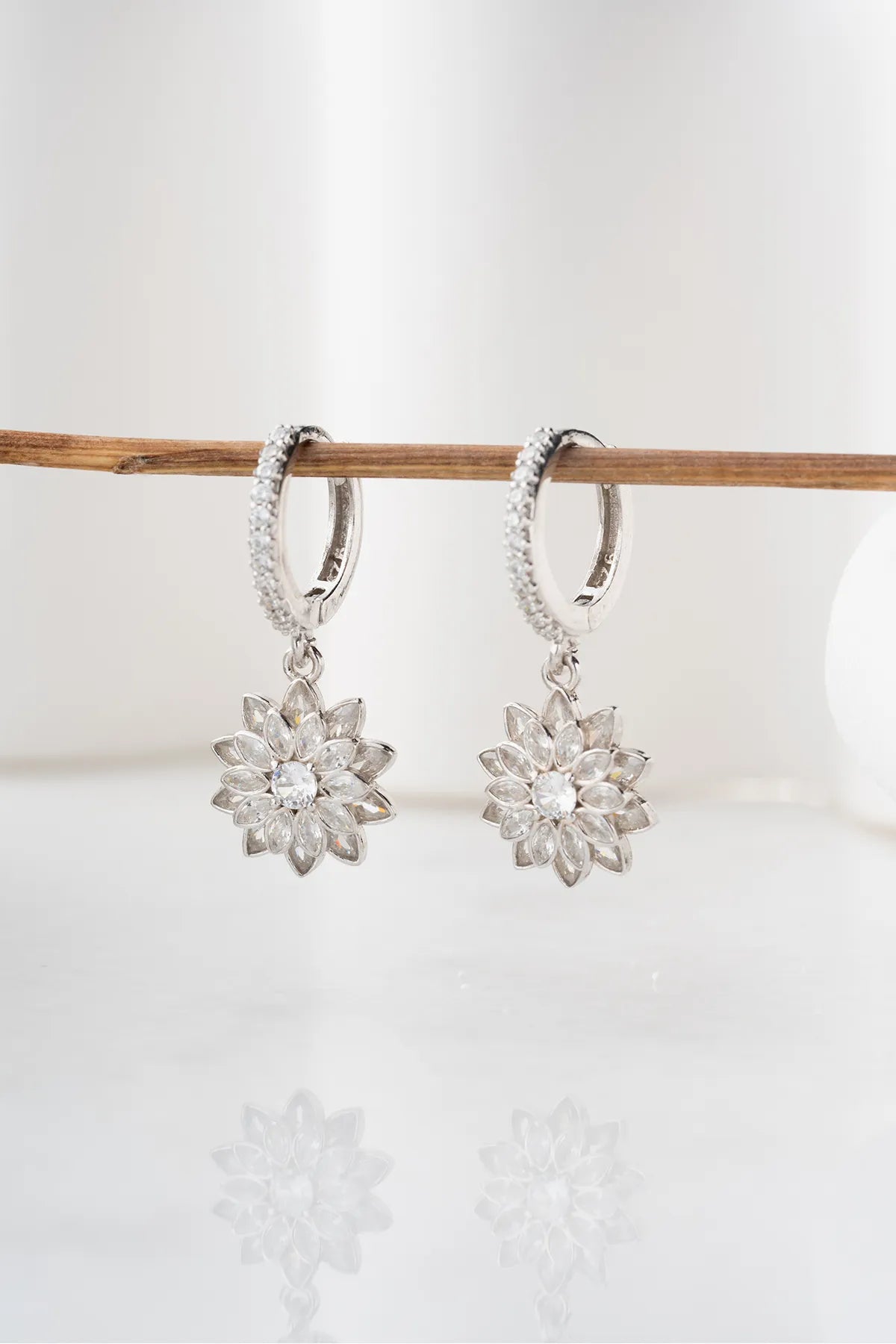 Lotus Elegance earrings - 925 Silver & Zirconia