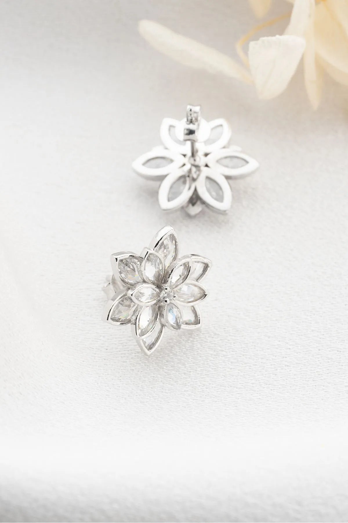 Lotus Stud earrings - 925 Silver & Zirconia
