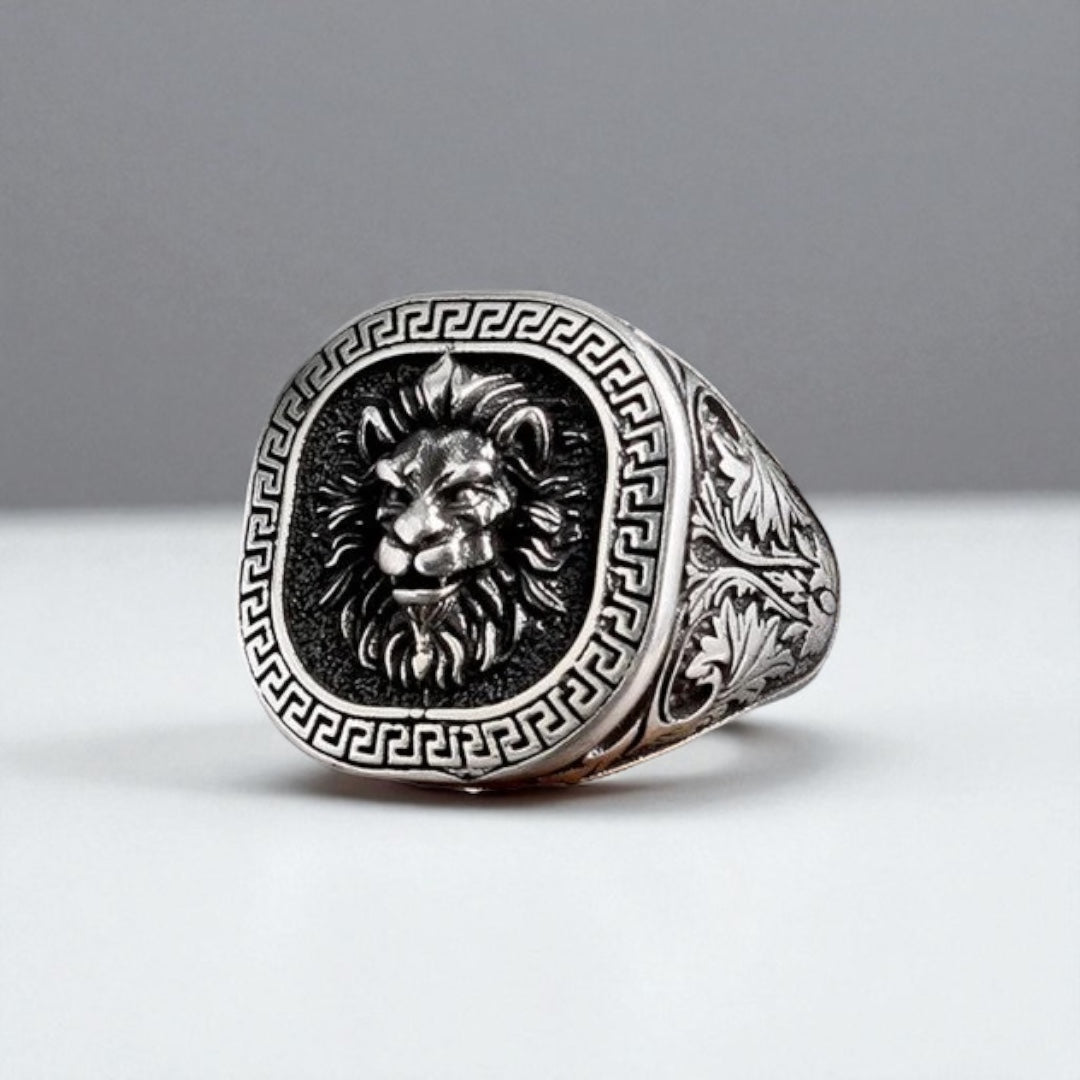 925 Sterling Silver Ring with Lion Head Design