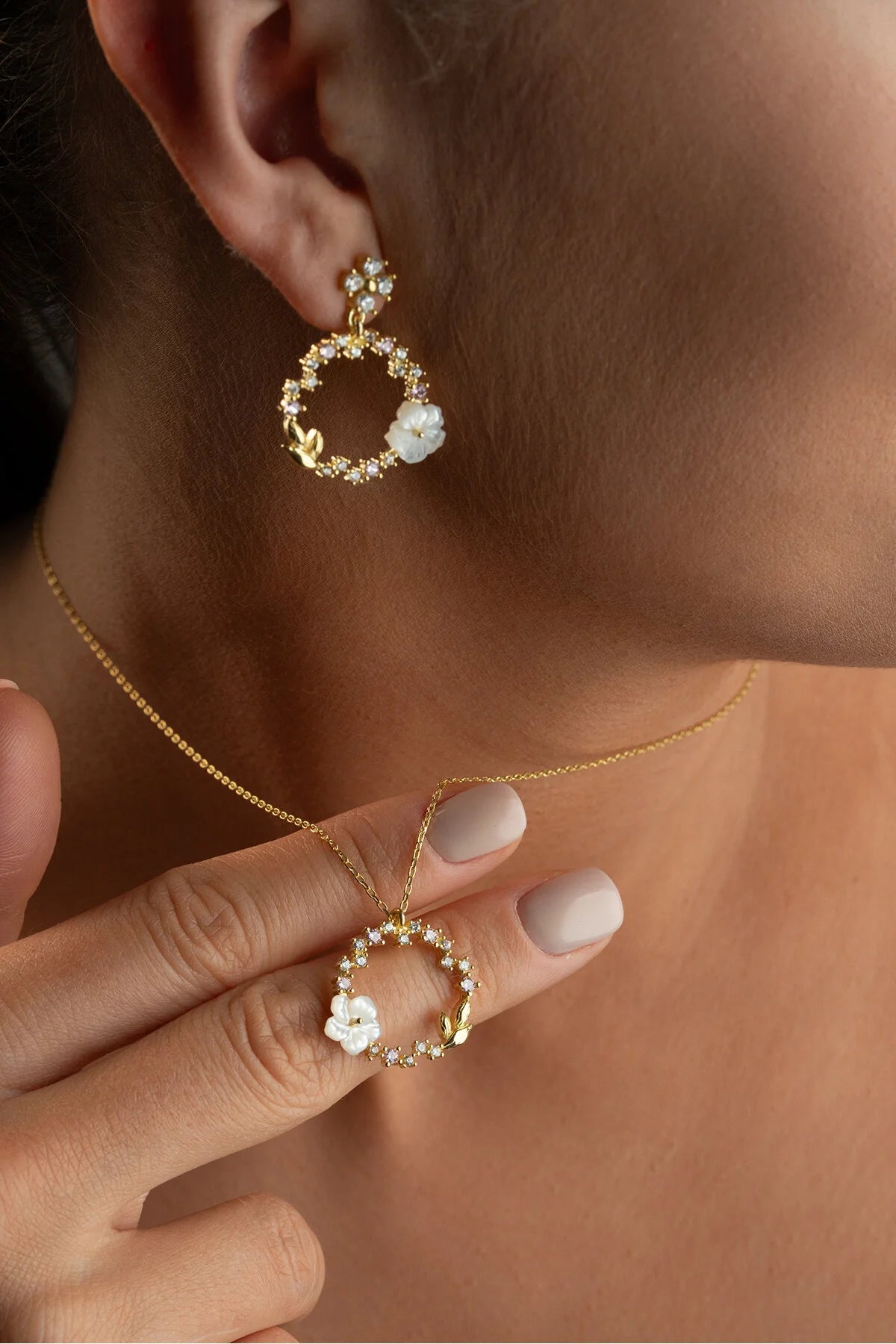 “Flora Aura” Mother Pearl Flower Set