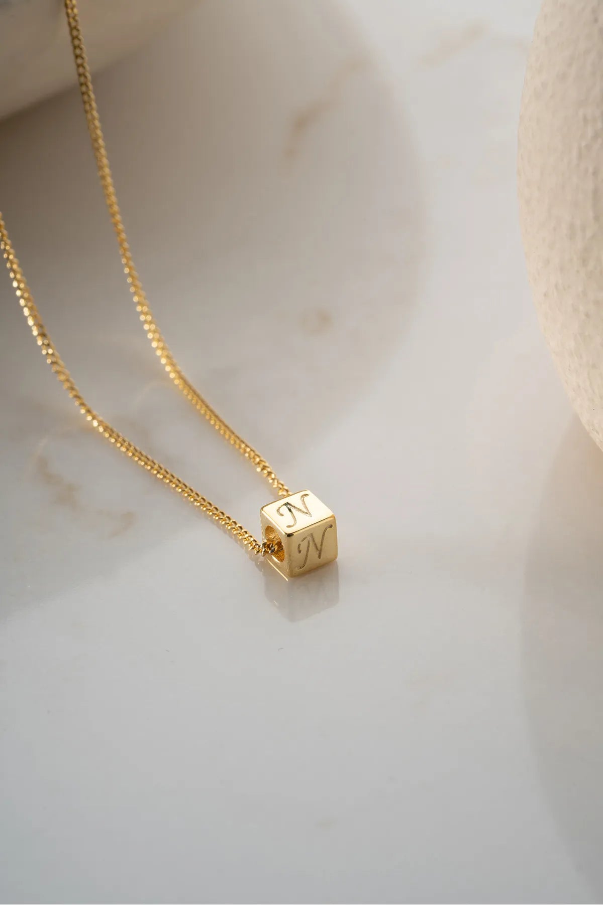 Gepersonaliseerde Kubus Initiaal Ketting van 925 Zilver