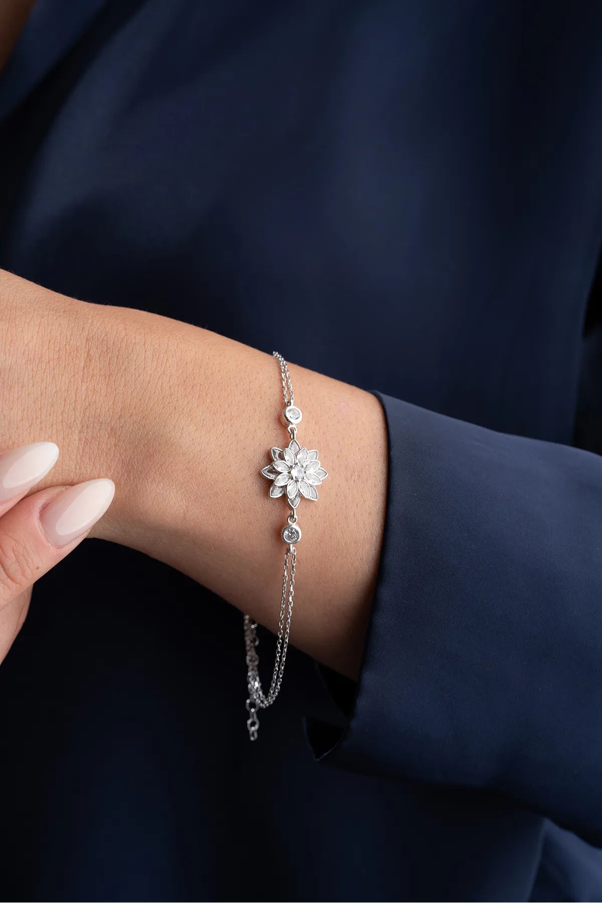 925 Sterling Zilveren Armband met Witte Zirkonia en Lotus Design