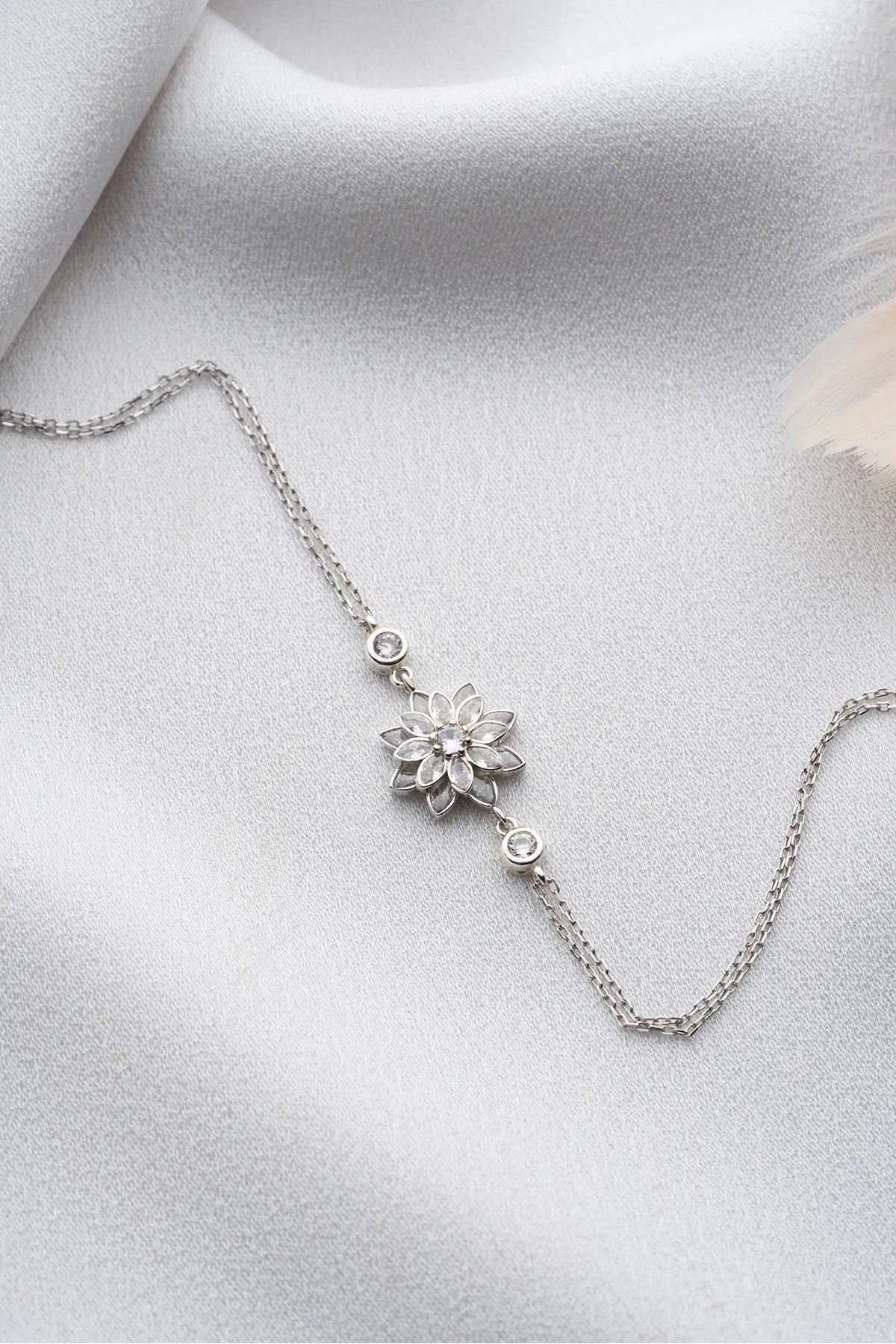925 Sterling Zilveren Armband met Witte Zirkonia en Lotus Design