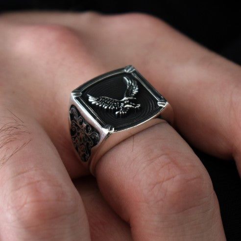 Eagle Signet Ring in Silver