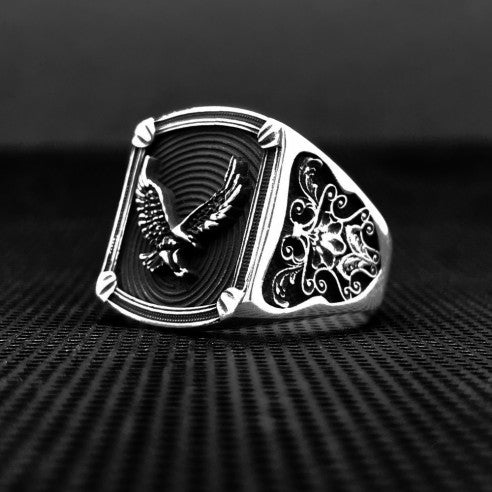 Eagle Signet Ring in Silver