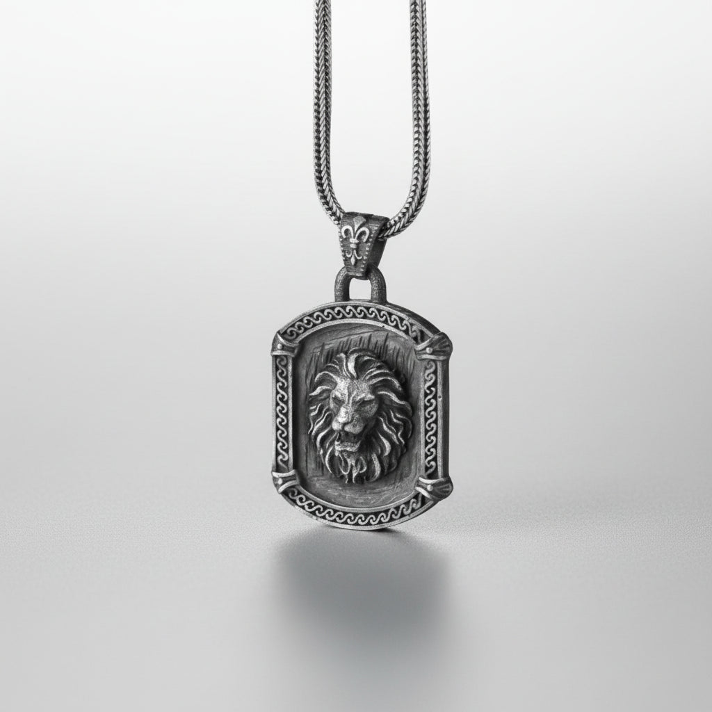925 Silver lion pendant with oval edge