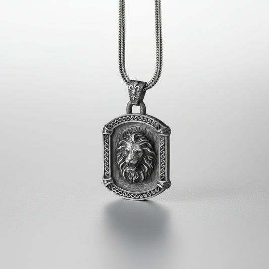 925 Silver lion pendant with oval edge