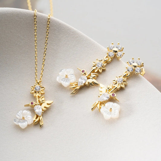 “Mira Vogel” – Mother of Pearl Necklace & Earrings Set