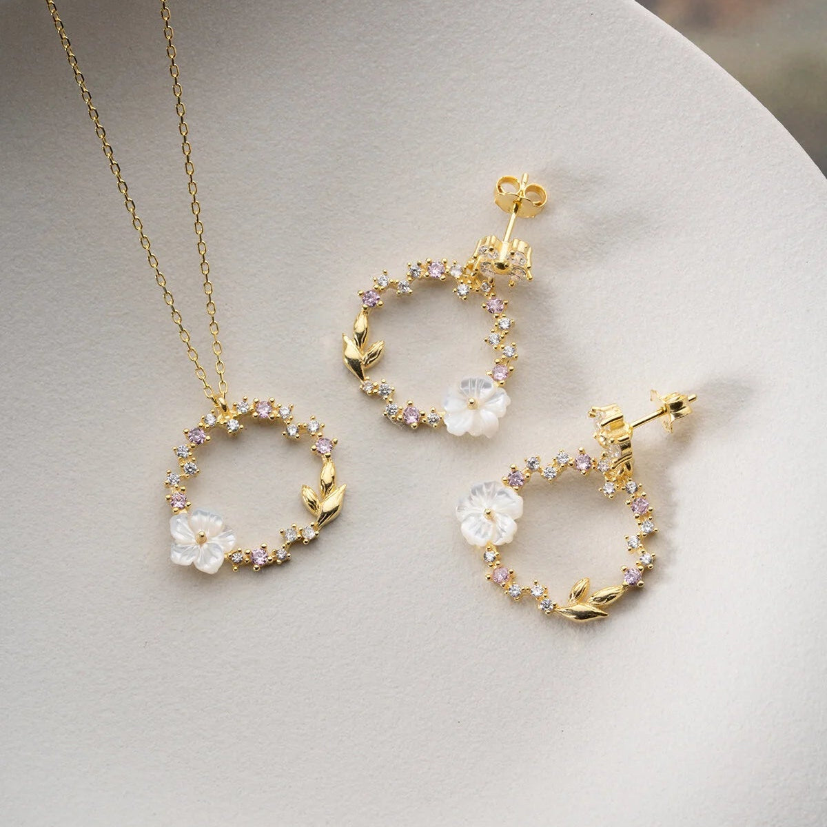 “Flora Aura” Mother Pearl Flower Set