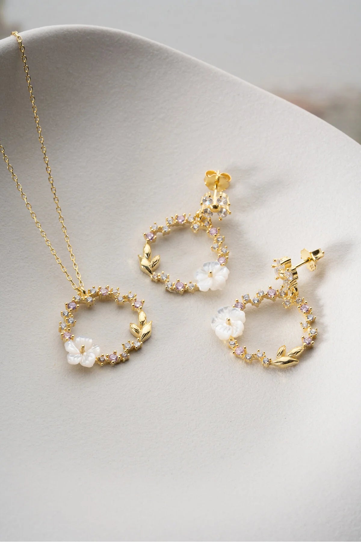 “Flora Aura” Mother Pearl Flower Set