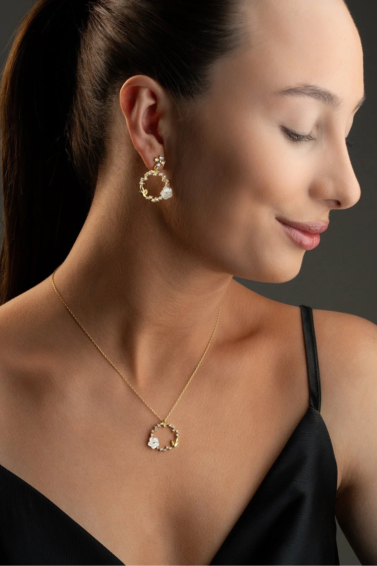 “Flora Aura” Mother Pearl Flower Set