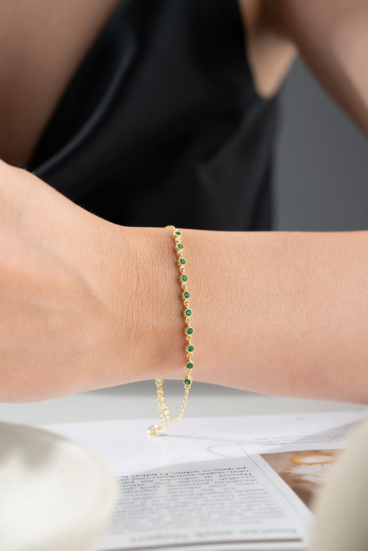 Fine bracelet with emerald green stones - gilt