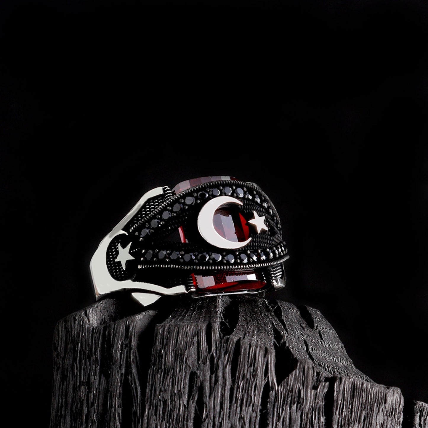 925 Sterling Silver Ring with Red Stone and Moon and Star Motif