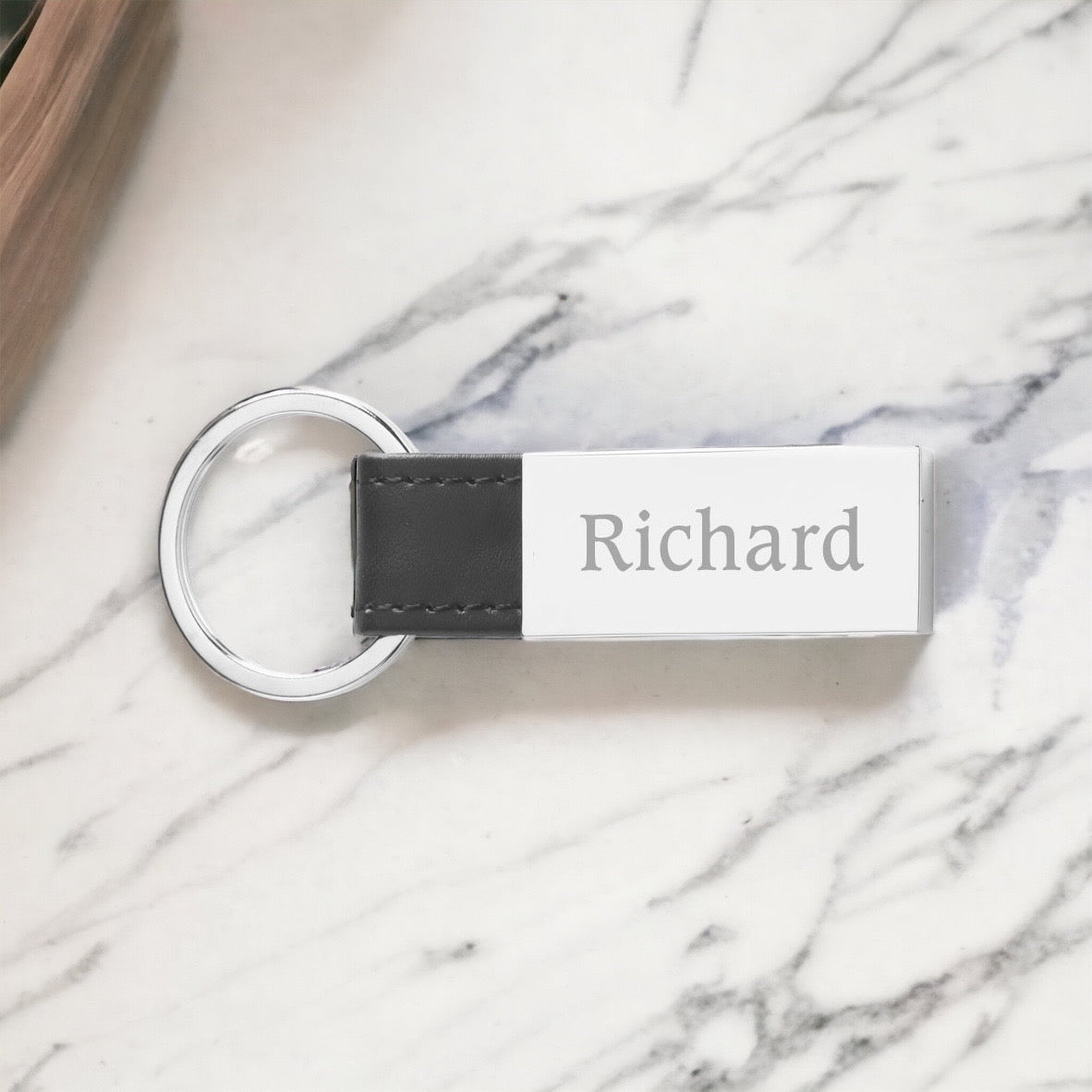 Leren sleutelhanger met gravering BLPK016