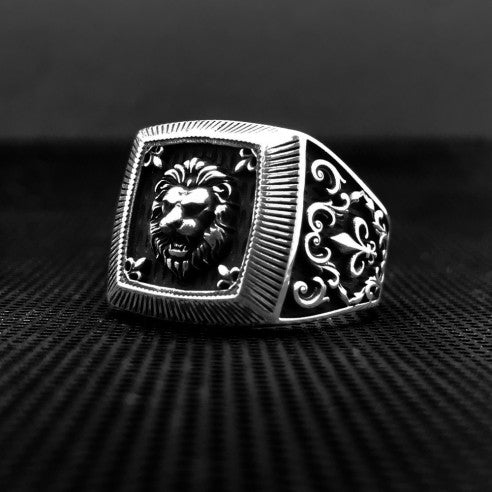Lion Figure Men's Silver Ring