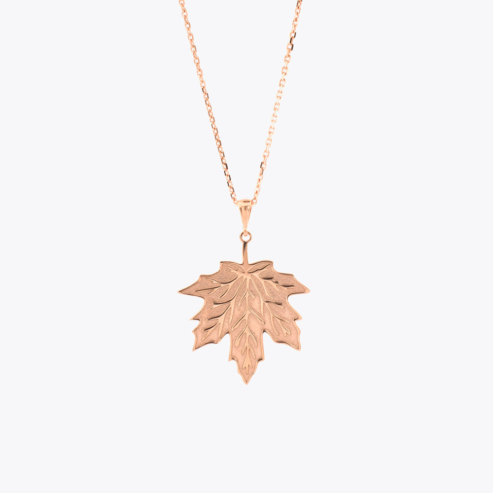 Silver necklace with leaf pendant